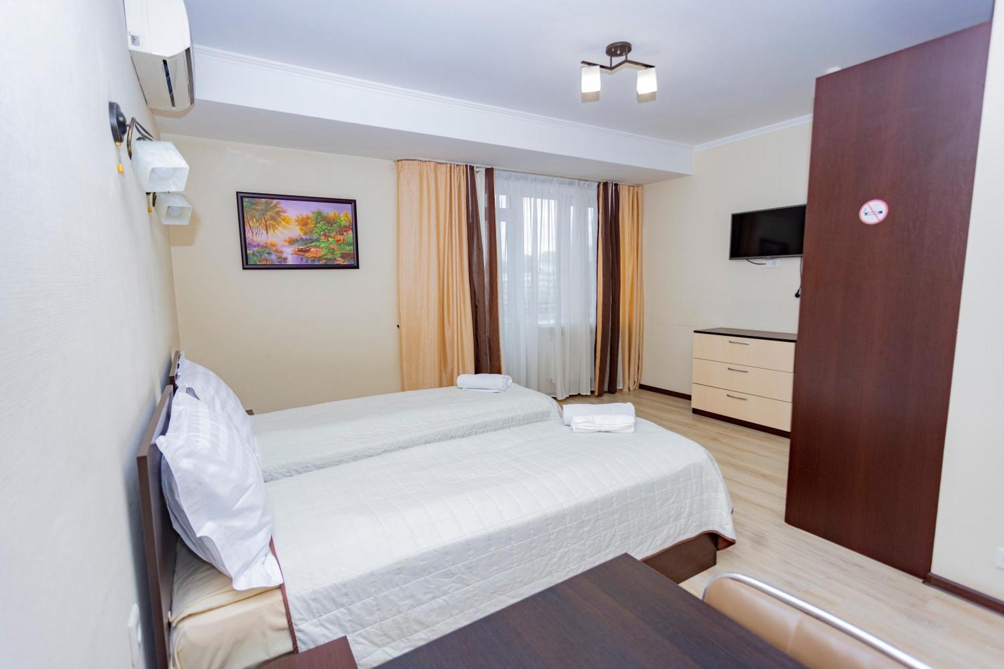 Lolo Hotel Кишинев Екстериор снимка