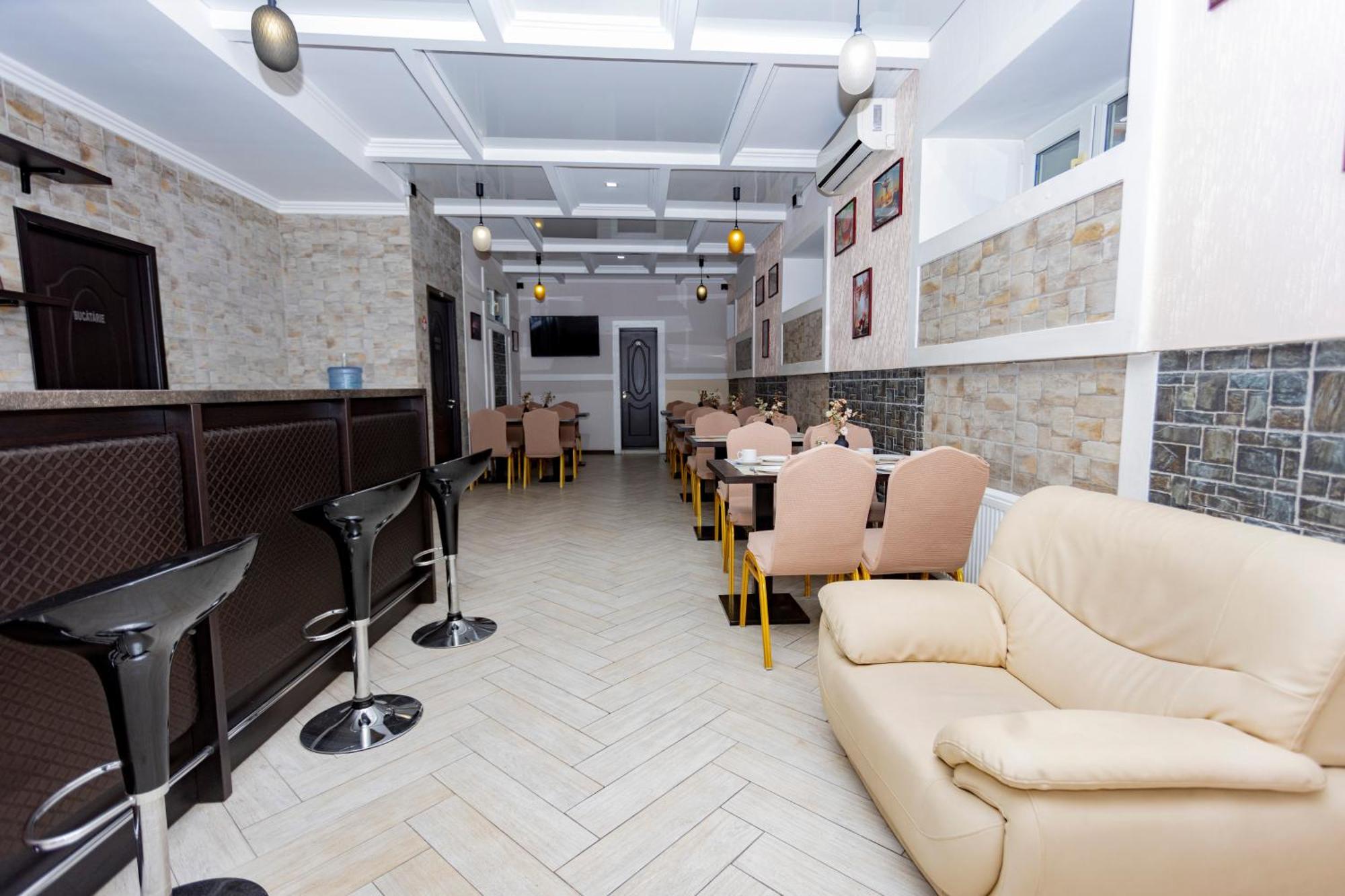 Lolo Hotel Кишинев Екстериор снимка