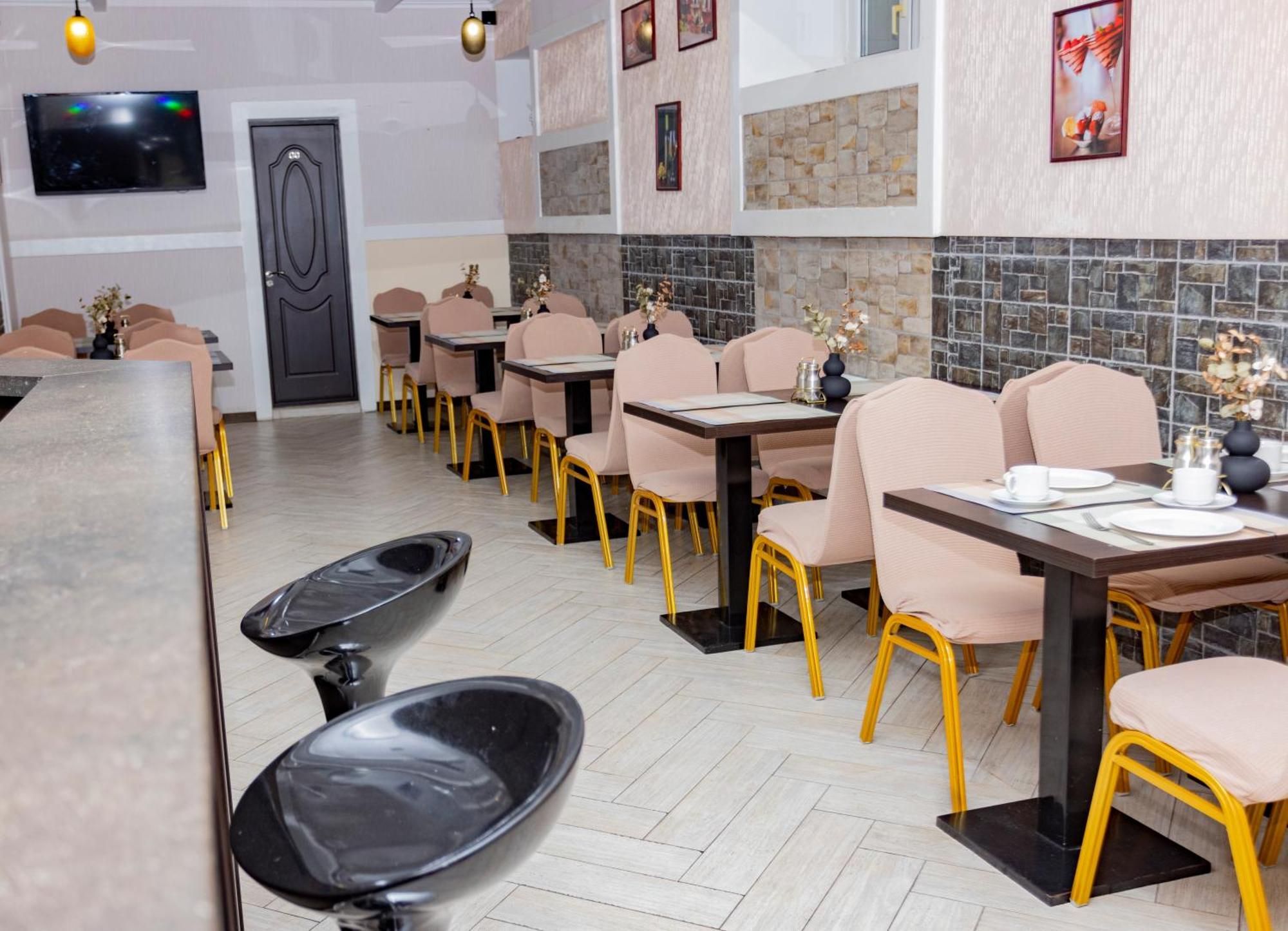 Lolo Hotel Кишинев Екстериор снимка
